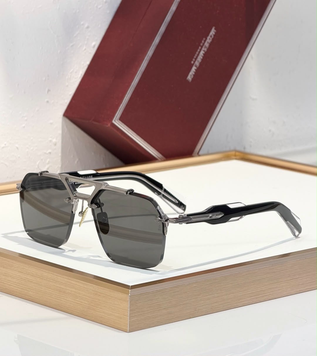 JMM | J01