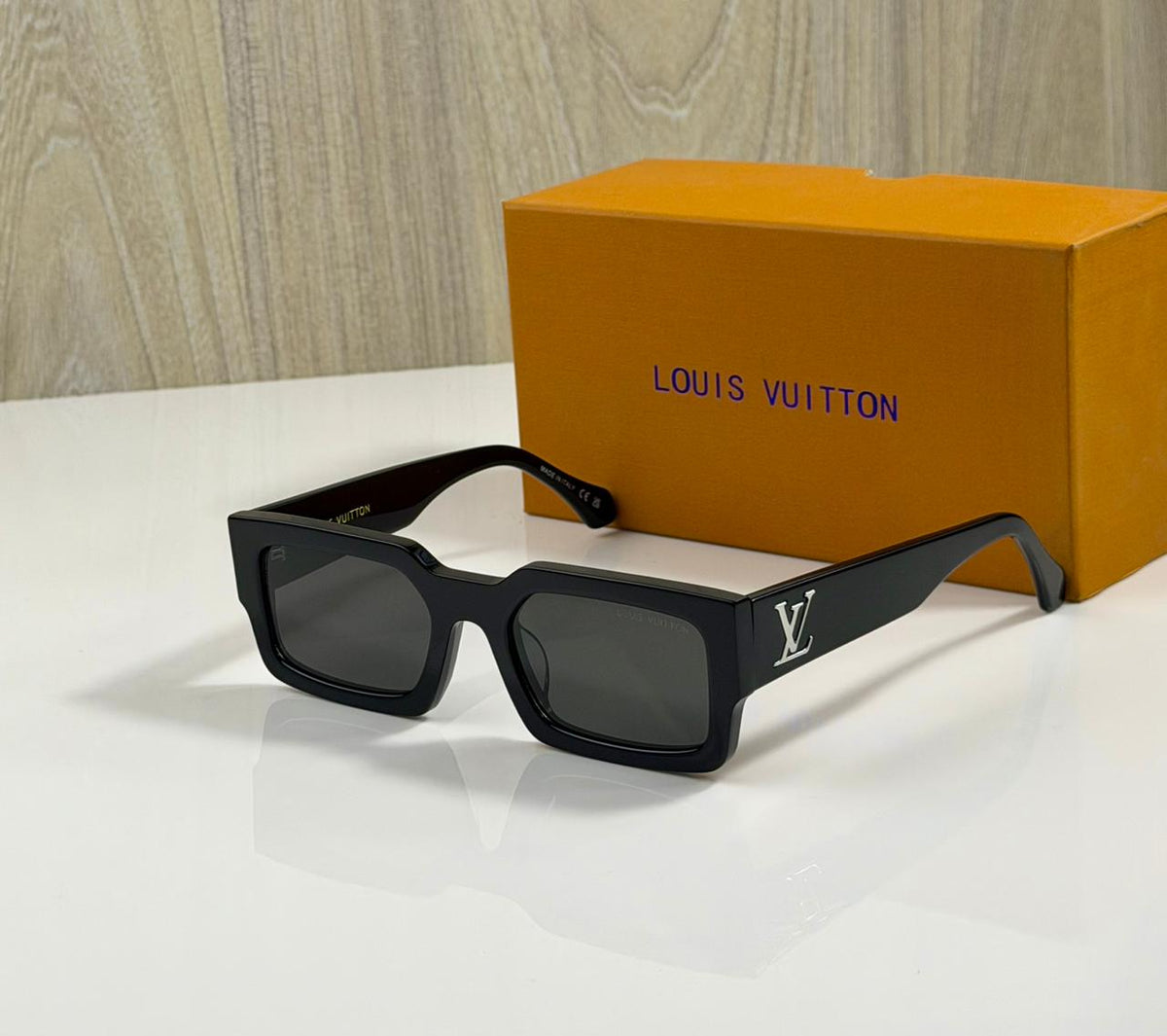 LOUIS VUITTON | L01