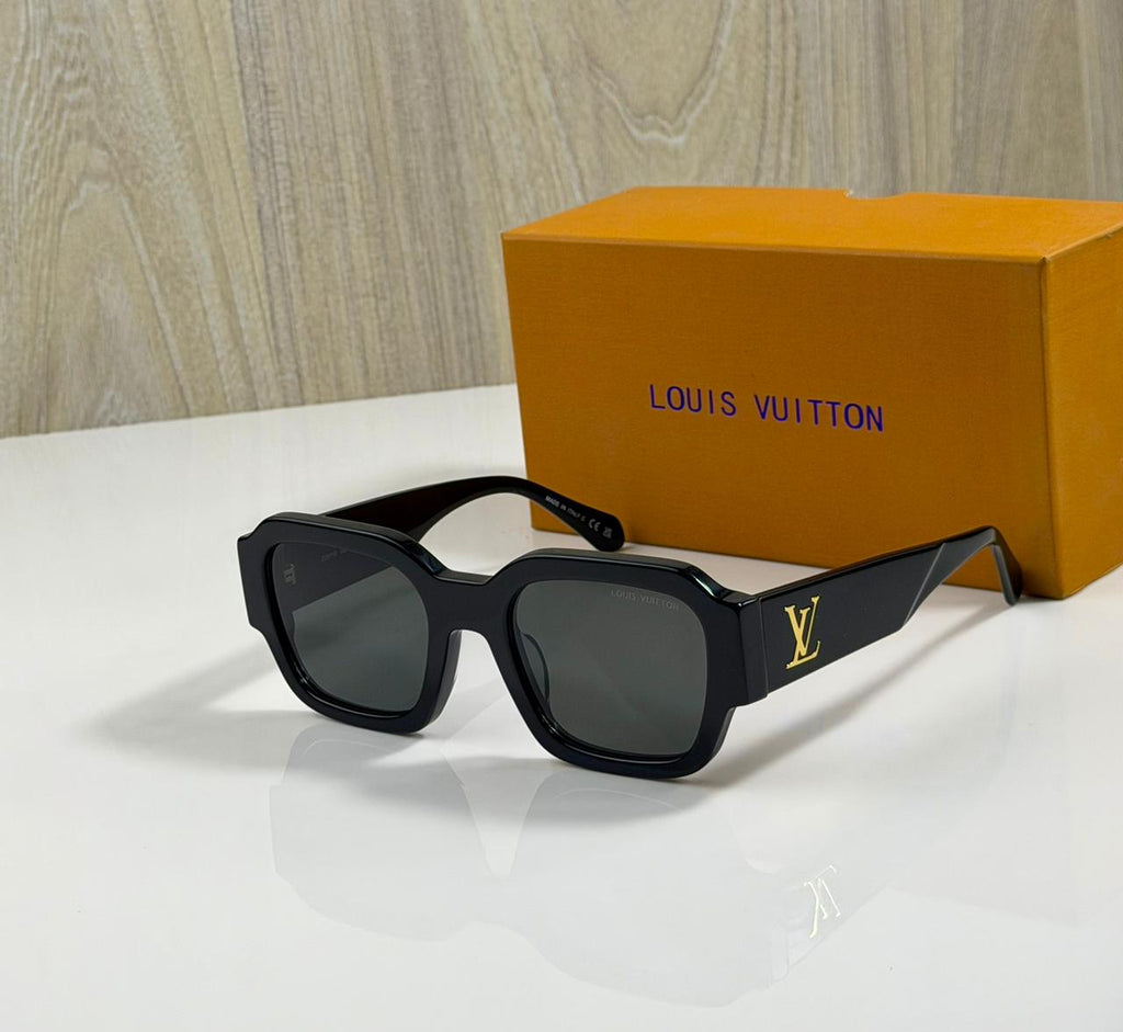 LOUIS VUITTON | L02