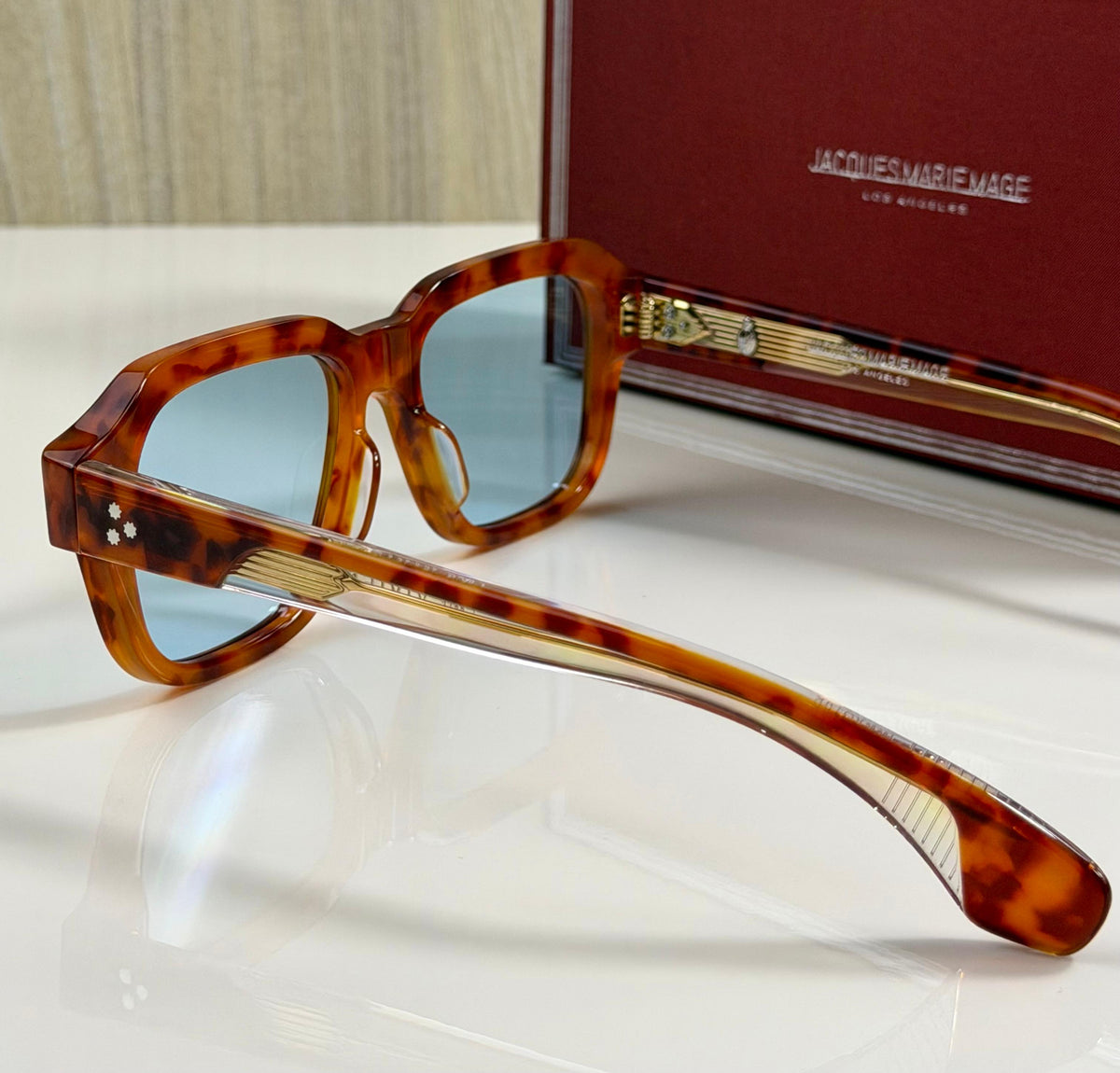 JMM | VIVIENNE