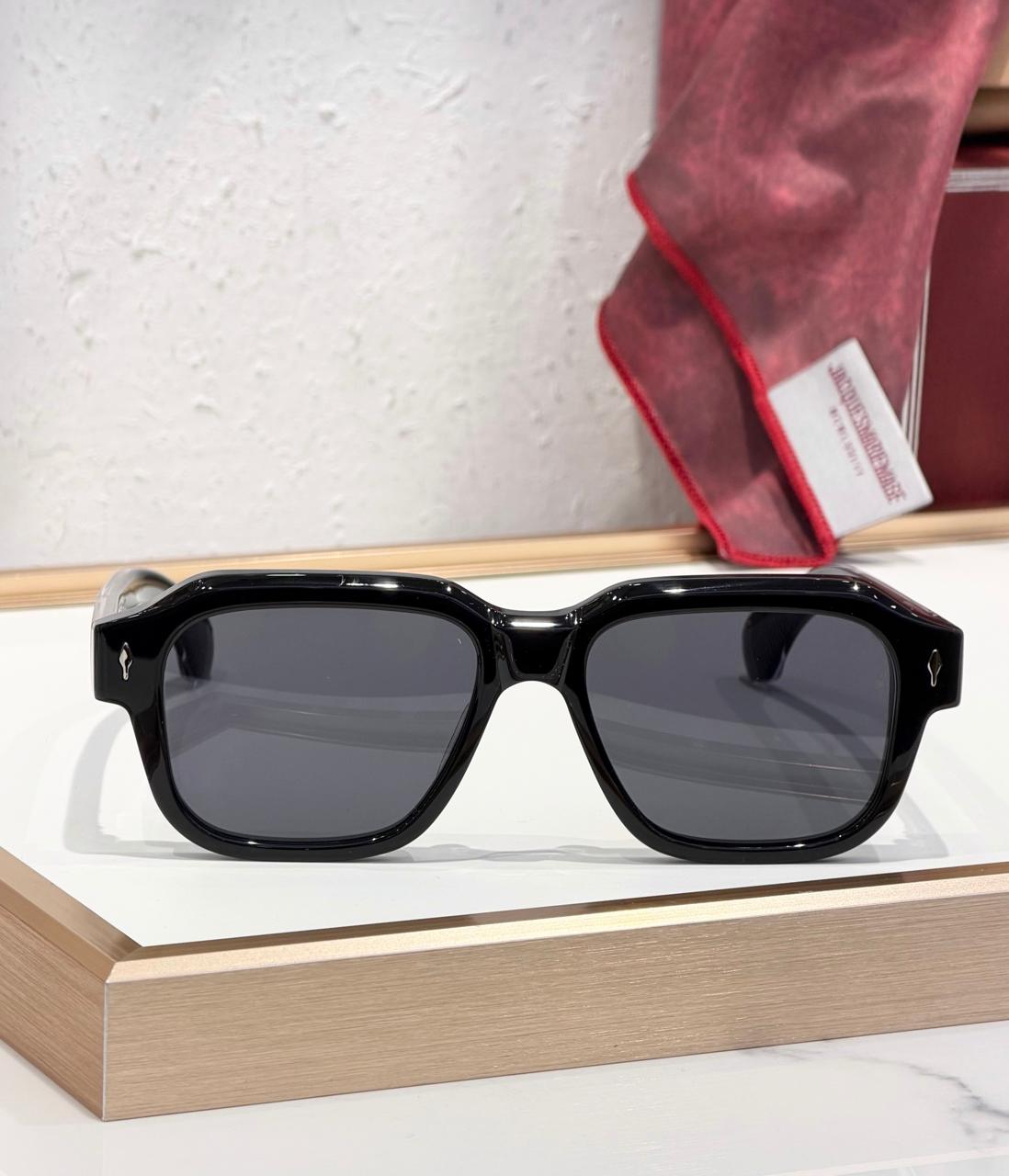 JMM | BLACK-VIVIENNE