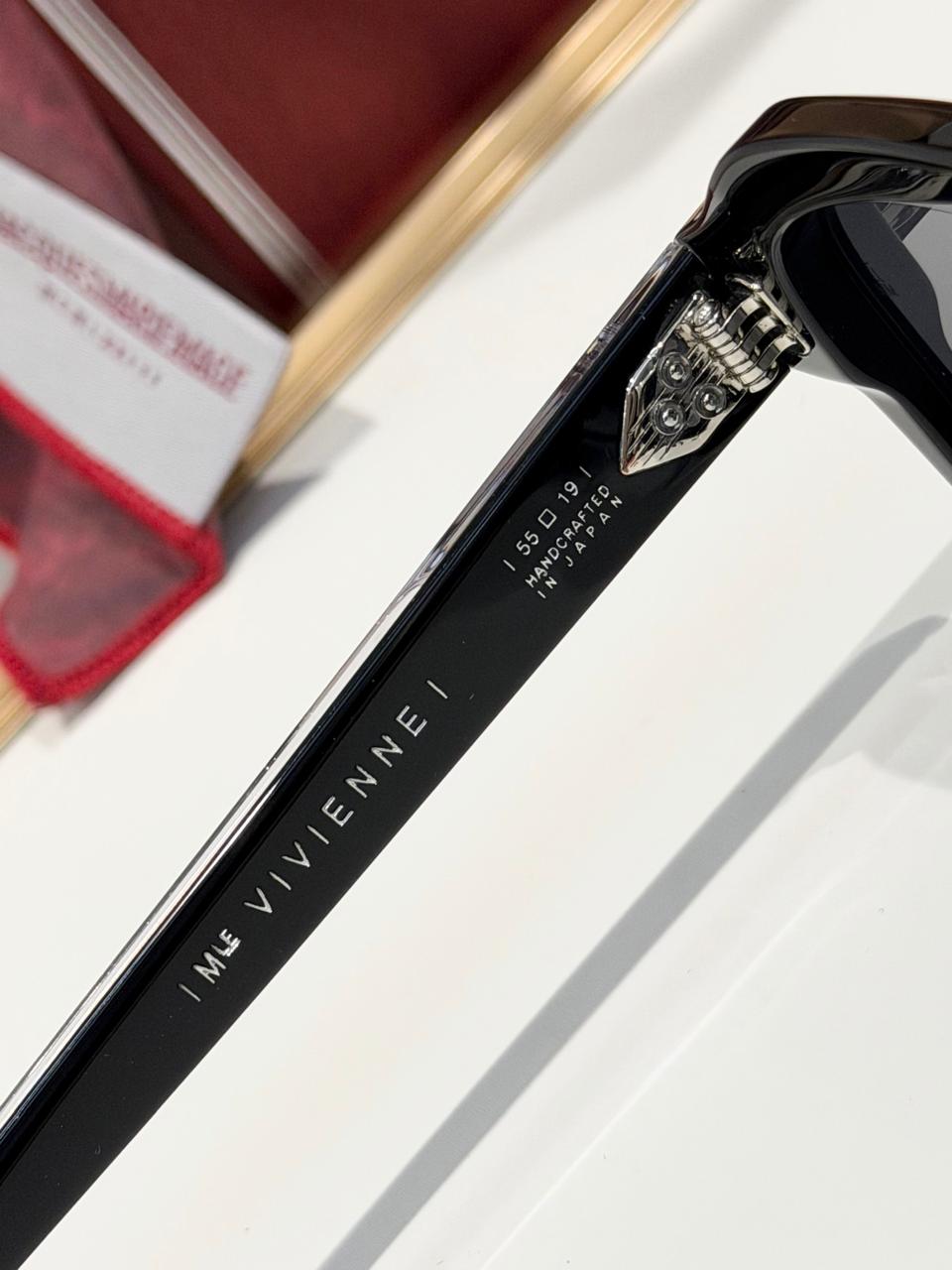 JMM | BLACK-VIVIENNE