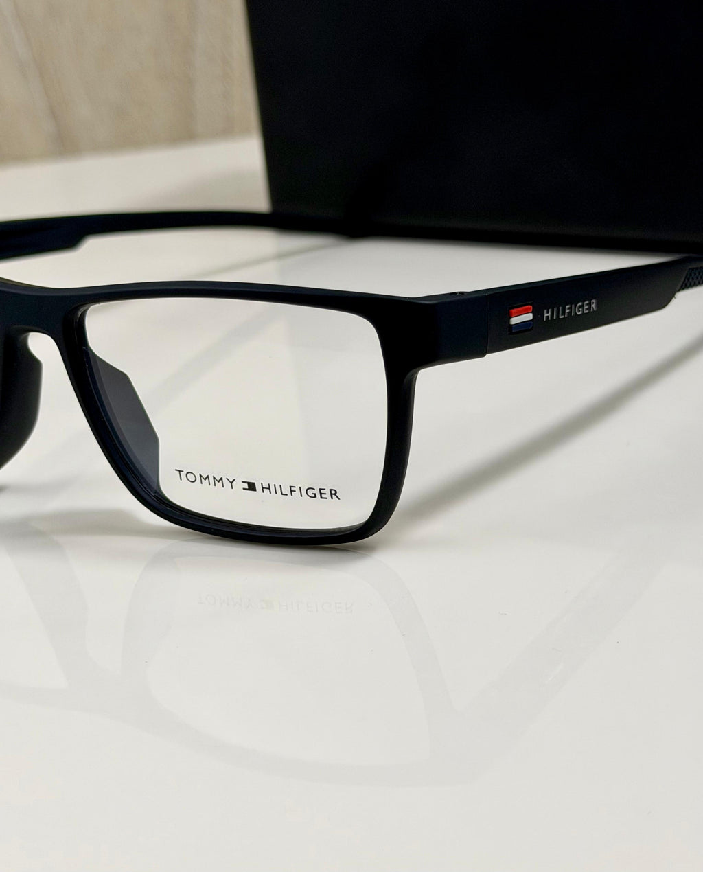 Tommy Hilfiger - LUXURY