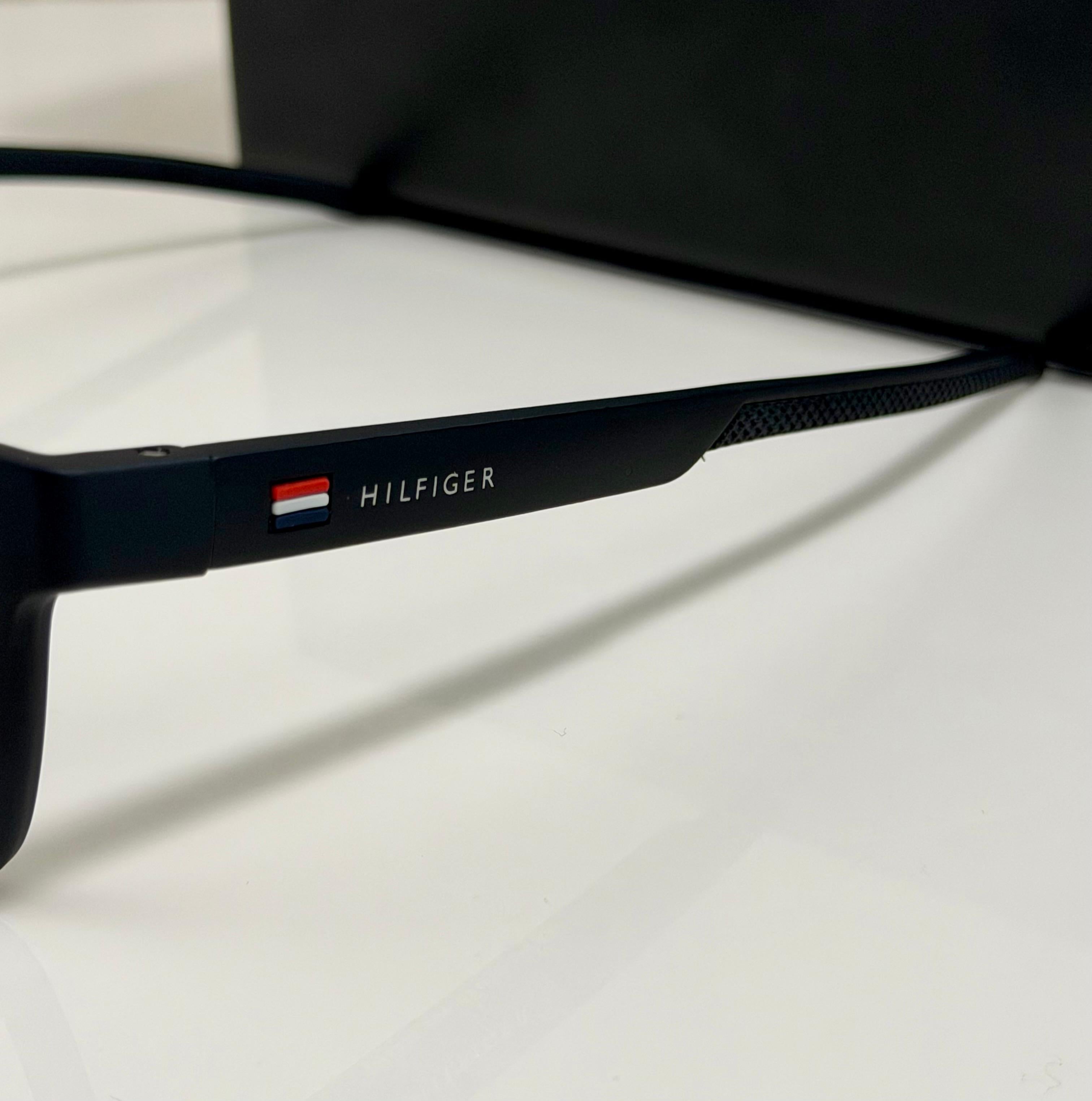 Tommy Hilfiger - LUXURY