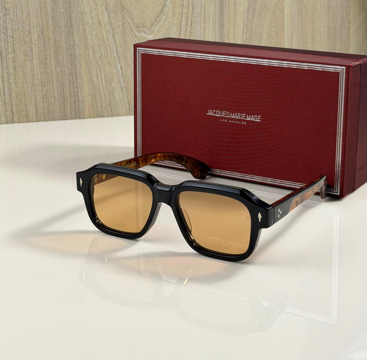 JMM | VIVIENNE