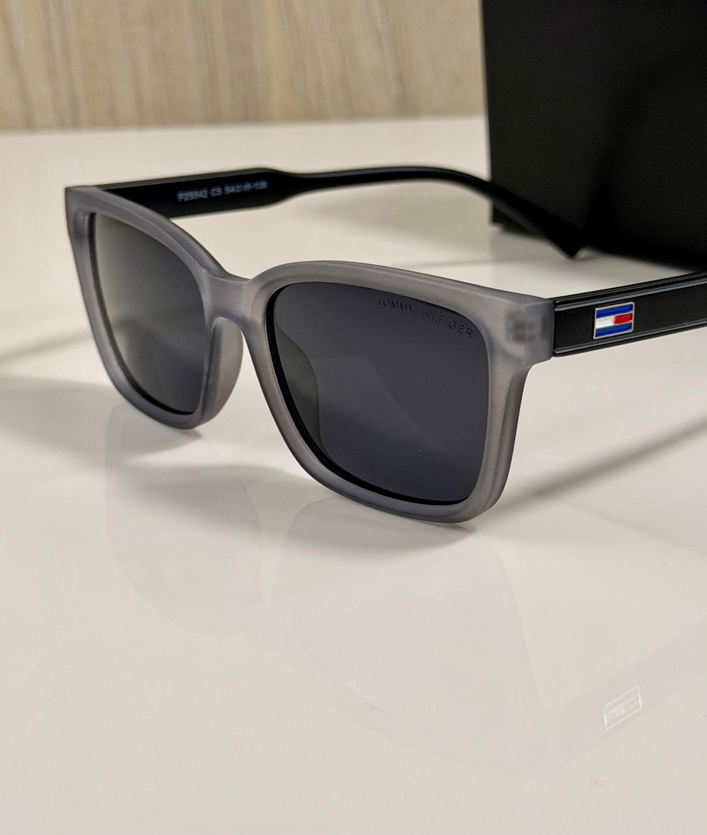 Tommy Hilfiger - LUXURY