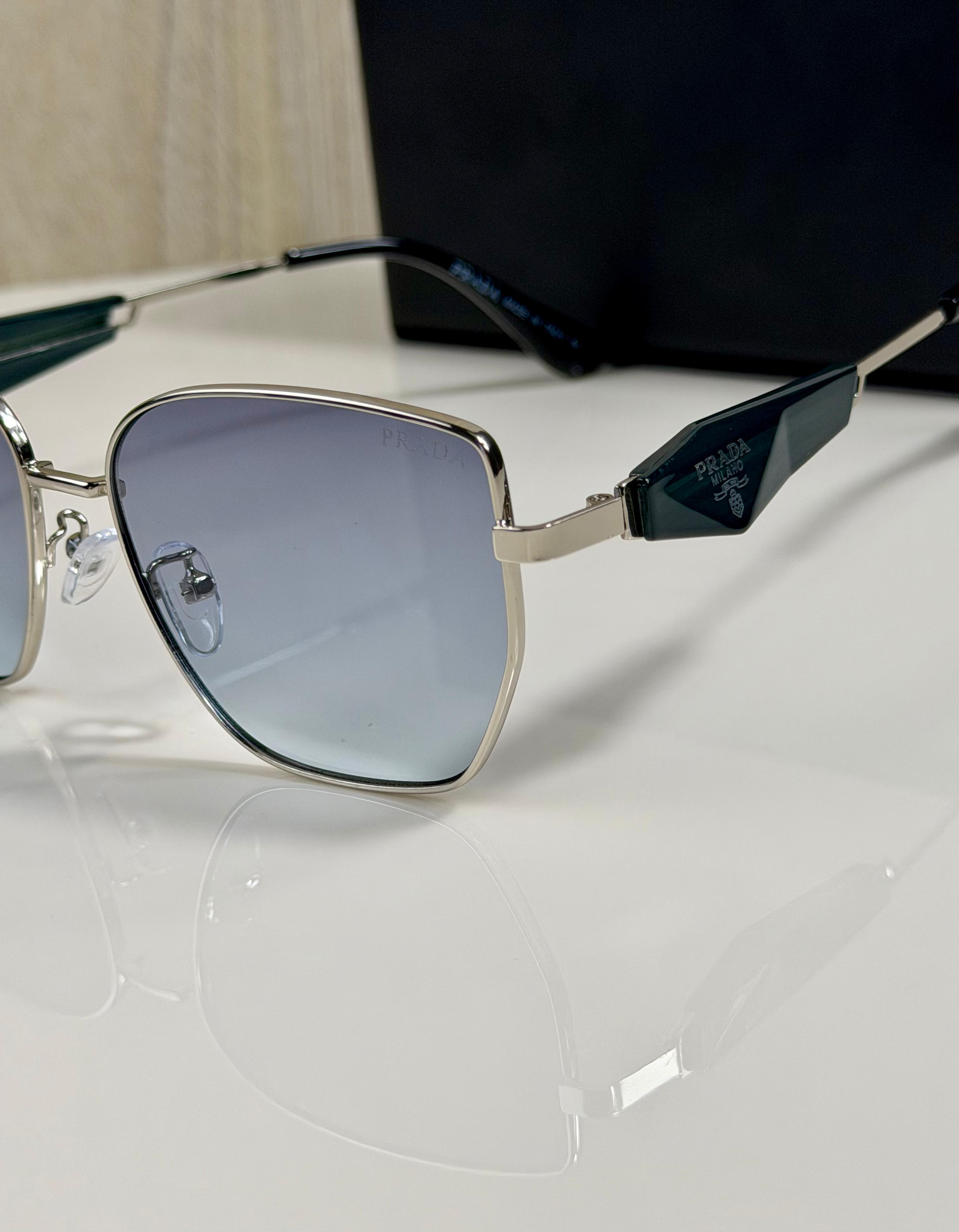 Prada | J5071