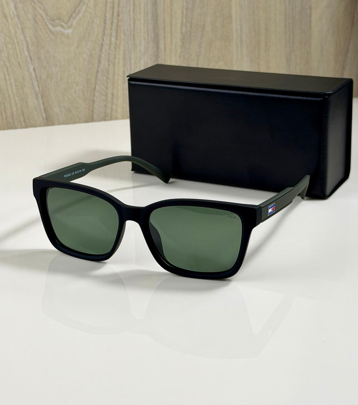 Tommy Hilfiger - LUXURY